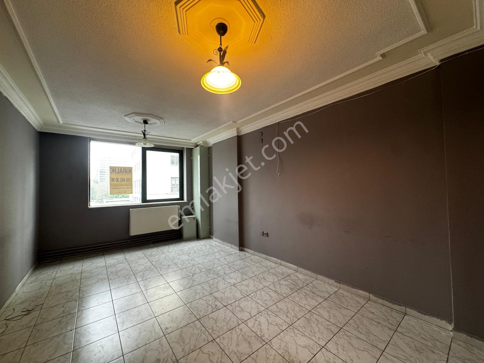 İstasyon Caddesi Camlı İş Merkezi Kiralık 2+1 Ofis - Görsel 8