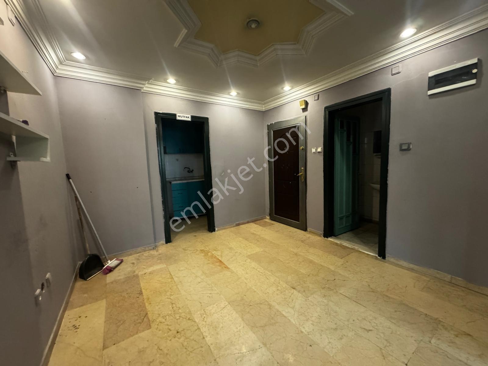 İstasyon Caddesi Camlı İş Merkezi Kiralık 2+1 Ofis - Görsel 3