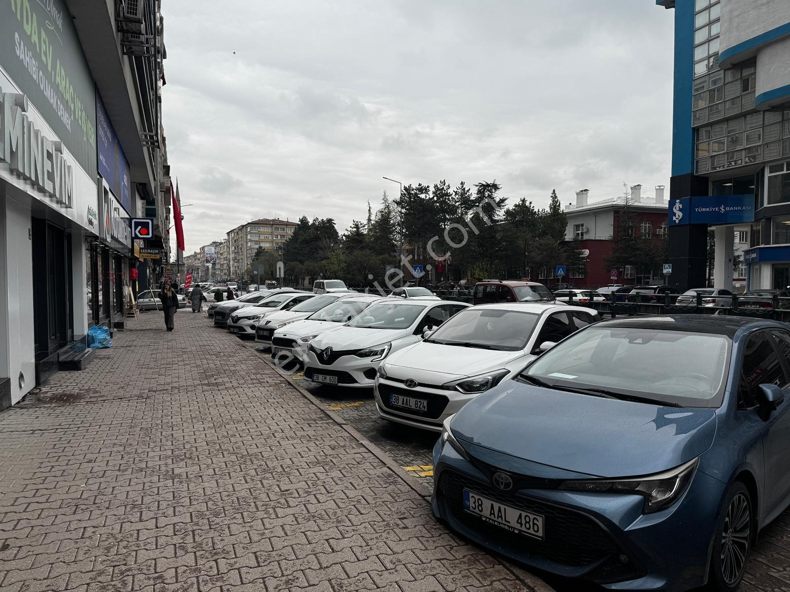 İstasyon Caddesi Camlı İş Merkezi Kiralık 2+1 Ofis - Görsel 9