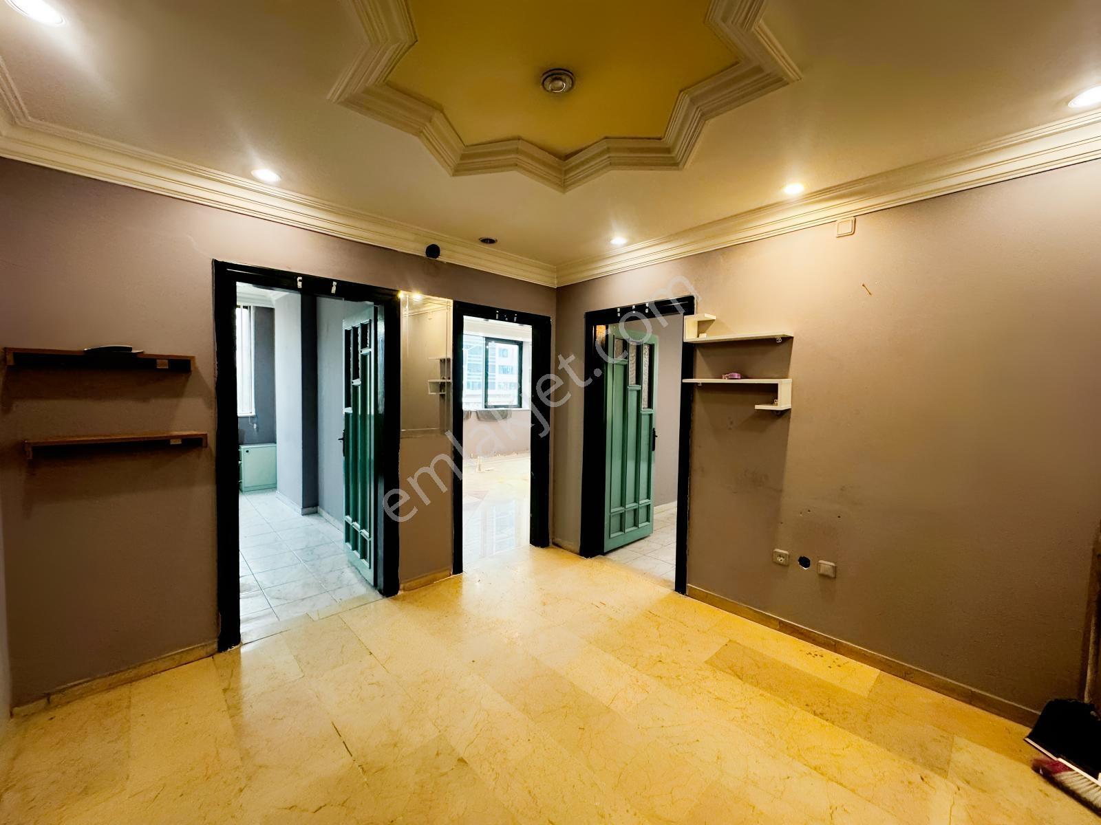 İstasyon Caddesi Camlı İş Merkezi Kiralık 2+1 Ofis - Görsel 11