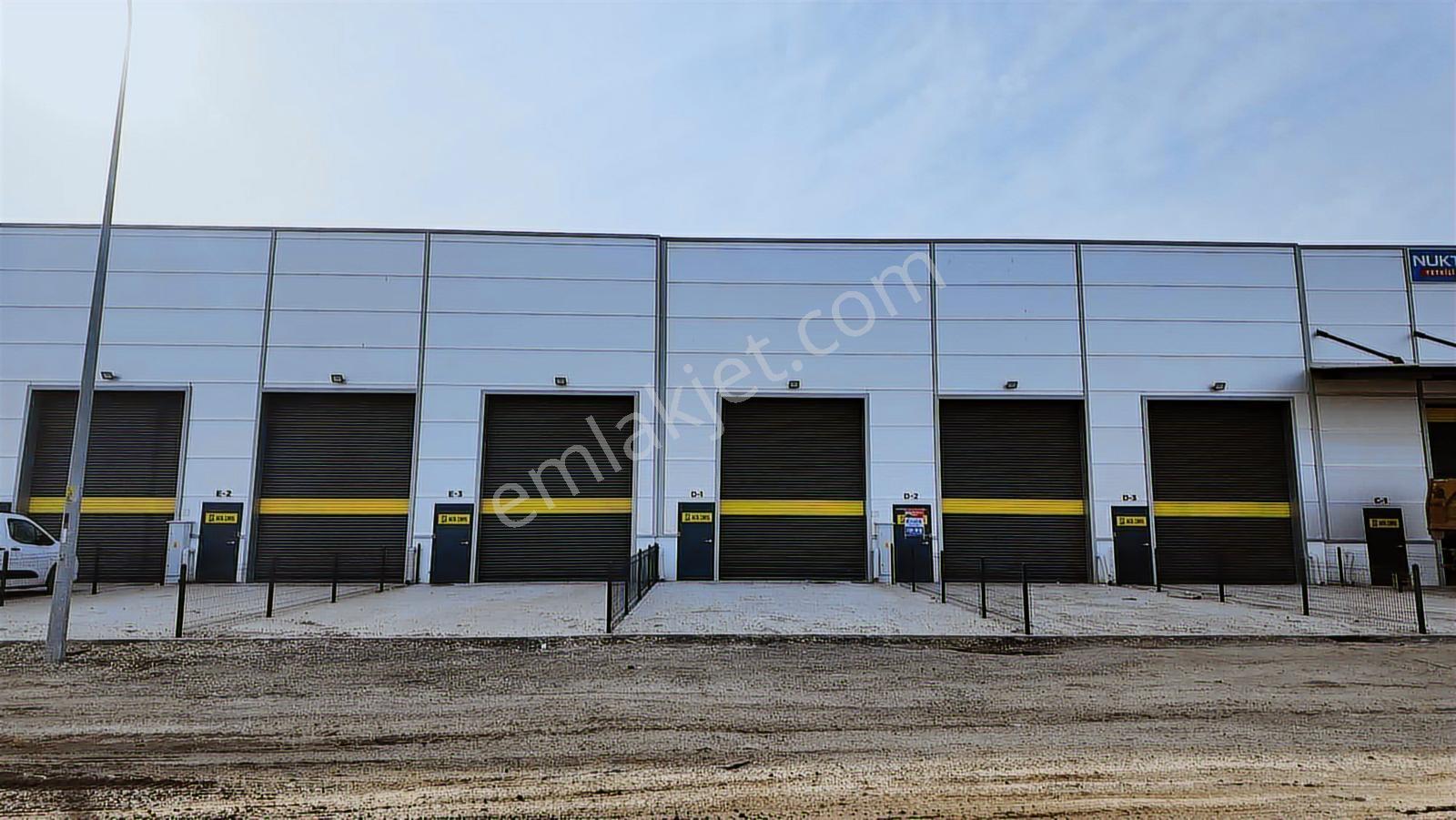 Hanlı Merkezde Sıfır Kiralık 200m2 Çift Dükkan