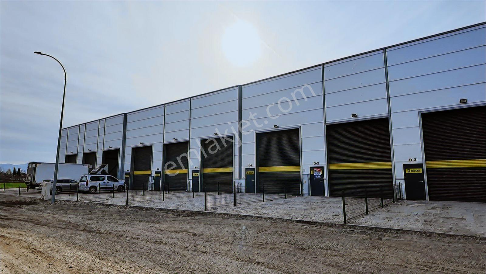 Hanlı Merkezde Sıfır Kiralık 200m2 Çift Dükkan - Görsel 5