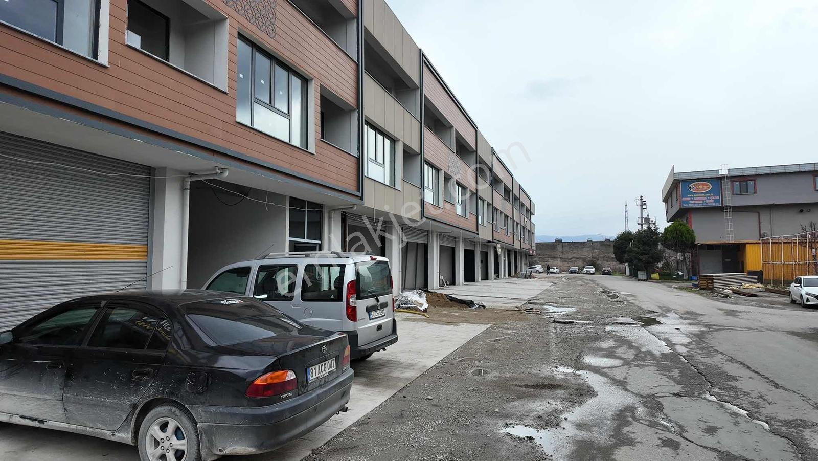 Enes Baylan'dan Erenler'de Köşe Satılık Ofis
