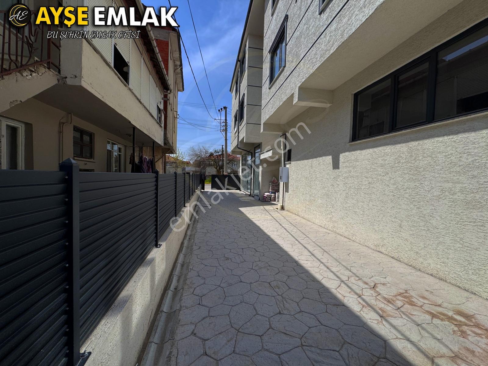 Ayşe Emlaktan Erenlerde Çarşı Merkeze Yakın 2+1 Daire - Görsel 11
