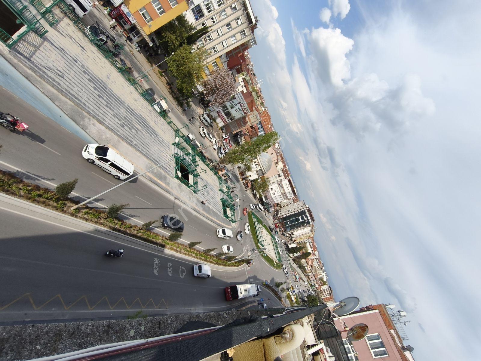 Balıkesirde Çift Teraslı Edremit Caddesi Üstü Daire - Görsel 14