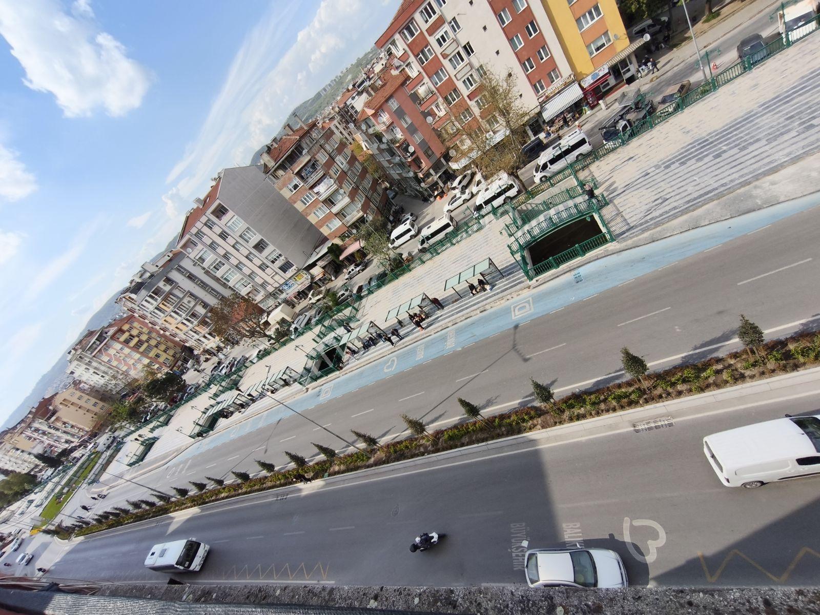 Balıkesirde Çift Teraslı Edremit Caddesi Üstü Daire - Görsel 15