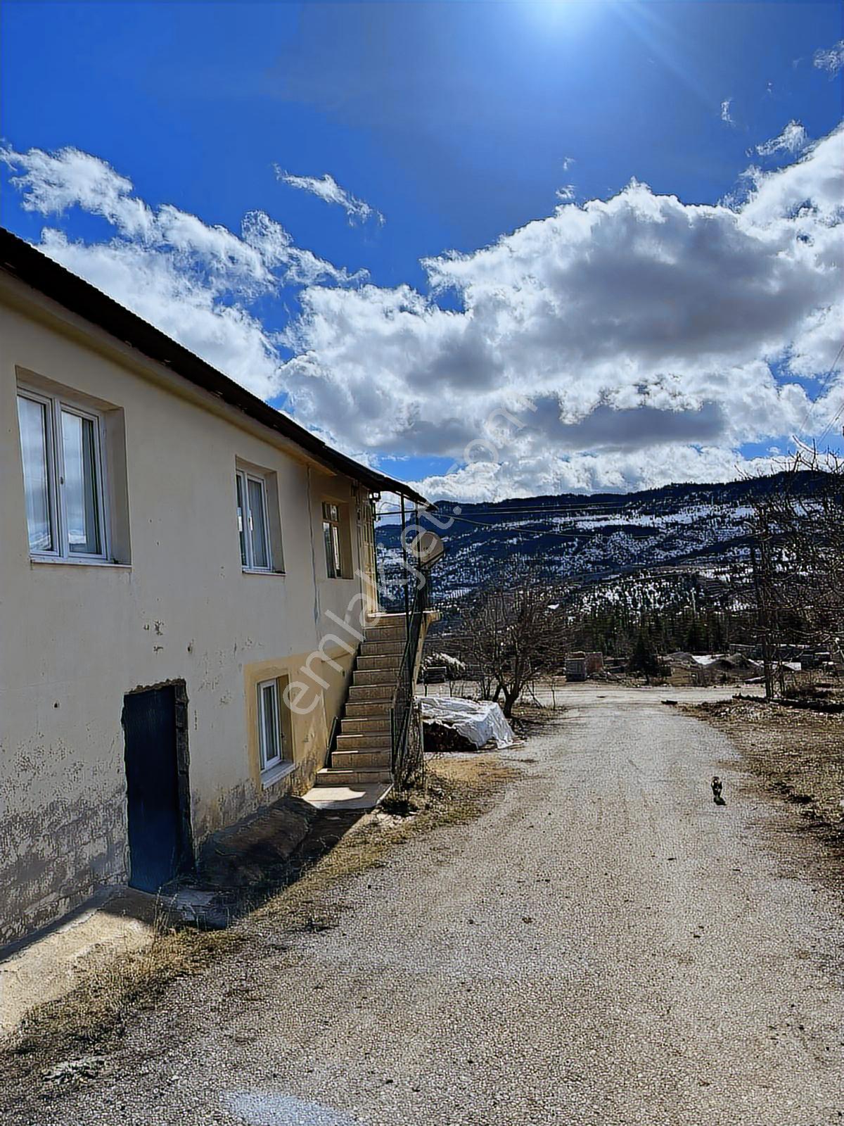 Bolkar Emlaktan Arslanköyde Satılık 2 Katlı Ev Arsası