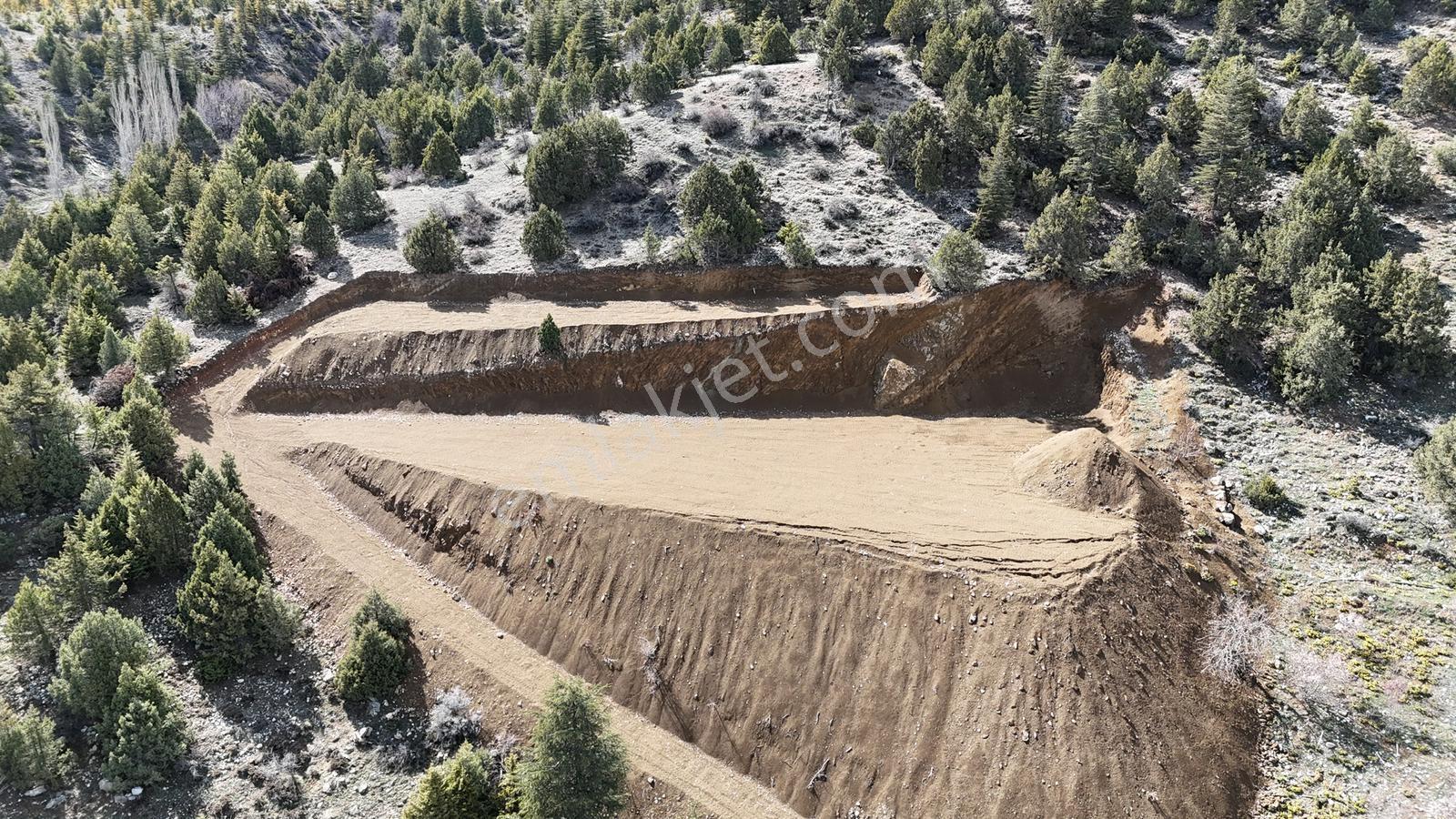 Bolkardan Arslanköyde 3.696 M² Yatırımlık Arazi