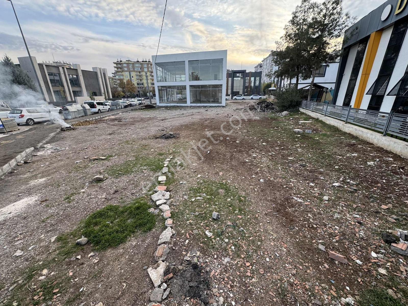 Diclekentte Ticaretin Kalbinde Satılık Köşe Parsel Arsa - Görsel 3