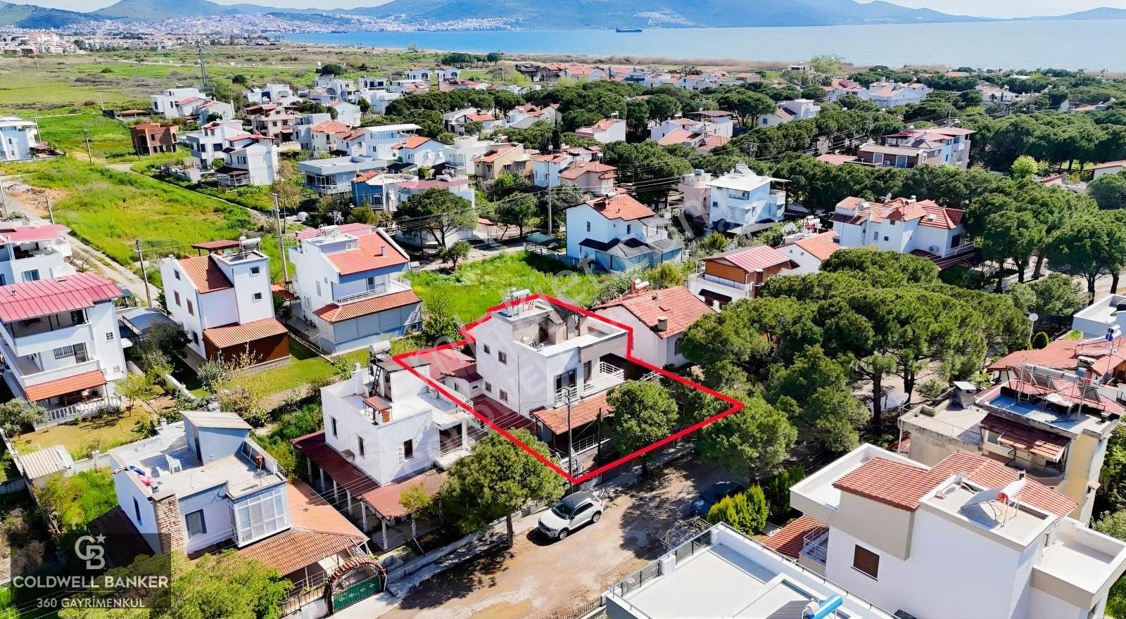 Dikili Kabakumda 6+1 Satılık Tripleks Villa - Görsel 8