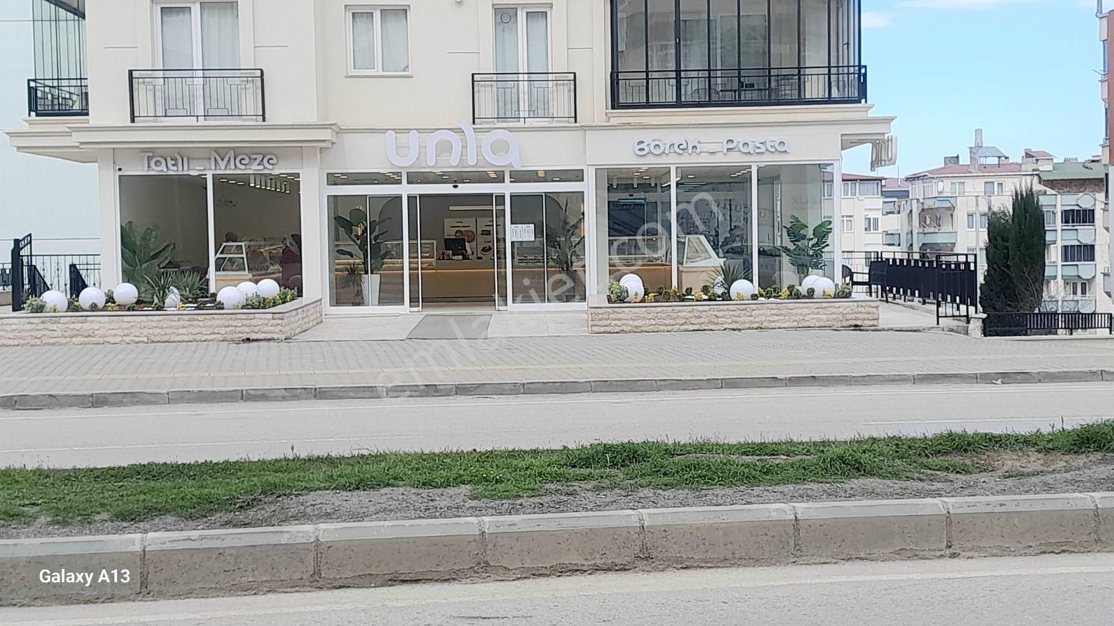 19 Mayıs Bulvarı Kurumsal Kiracılı Satılık 288 M² Köşe Dükkan - Görsel 3