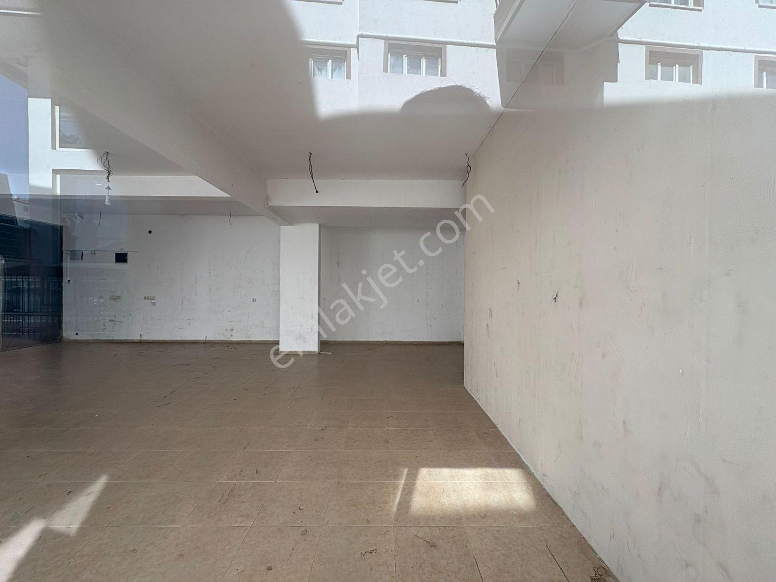 Marka İnşaat Emlak 200m2 Zemin Cadde Üstünde Kiralık Dükkan