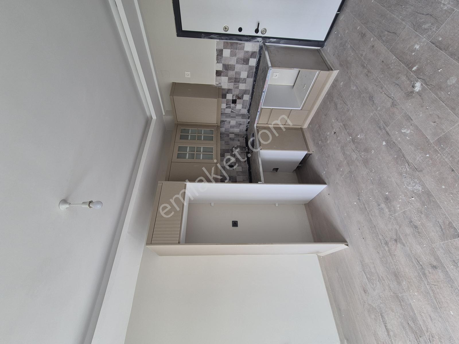 Gültepe'de 1+1 Cadde Üzeri Oturuma Hazır Balkonlu Satılık Daire - Görsel 5
