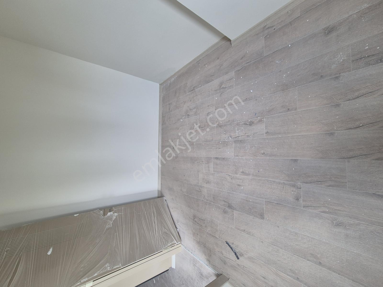 Gültepe'de 1+1 Cadde Üzeri Oturuma Hazır Balkonlu Satılık Daire - Görsel 12