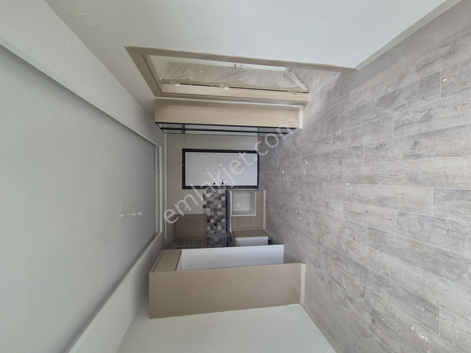 Gültepe'de 1+1 Cadde Üzeri Oturuma Hazır Balkonlu Satılık Daire - Görsel 7