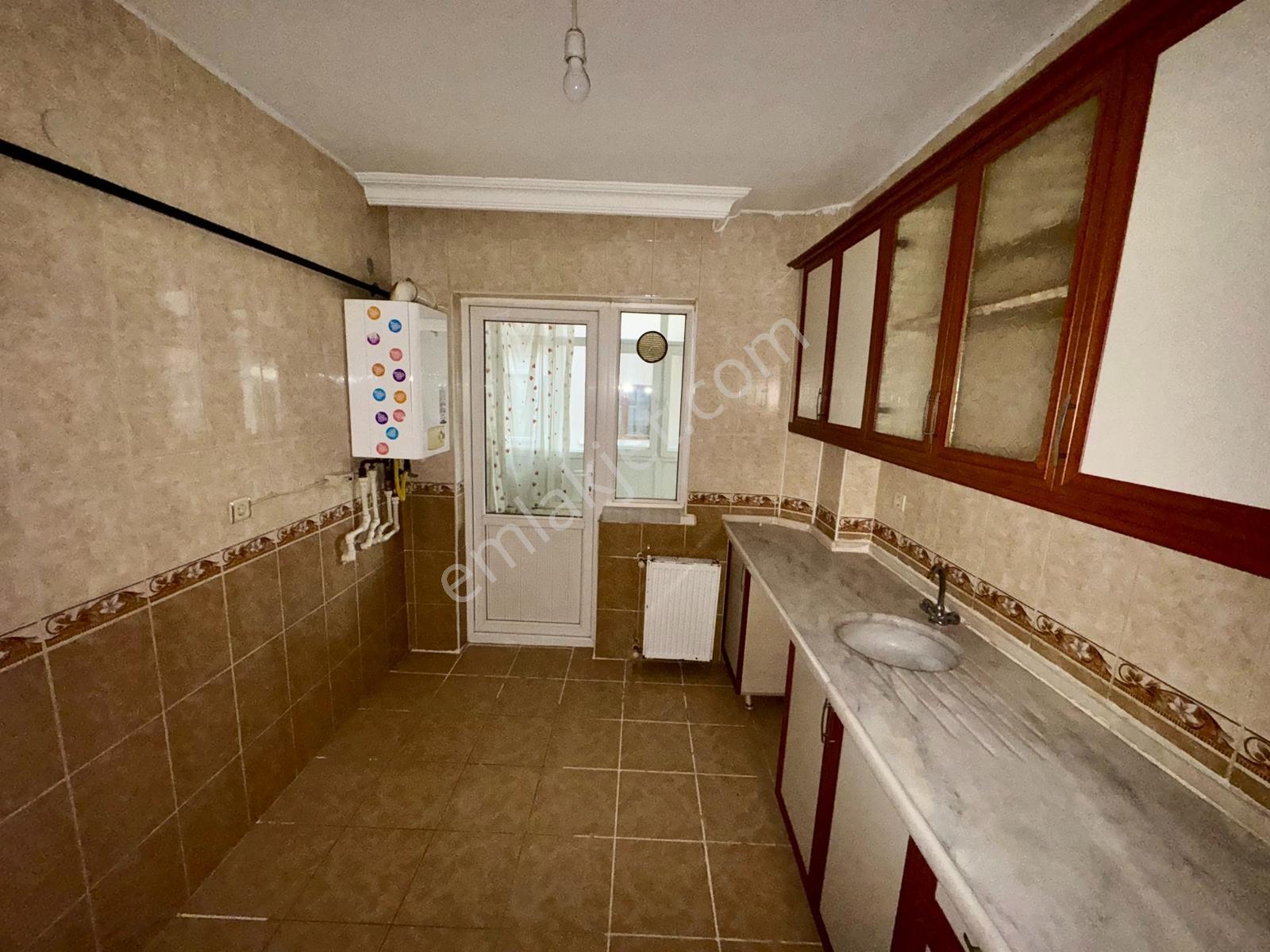 Karşıyakada 3+1 Ara Kat 100m2 Satılık Daire Karadeniz Emlaktan - Görsel 3