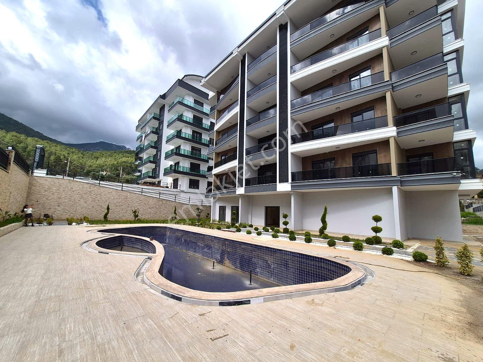 Alanya Çıplaklı Mahallesi’nde Kampüse Yürüme Mesafesinde Satılık Sıfır Dubleks 2+1 Daireler.