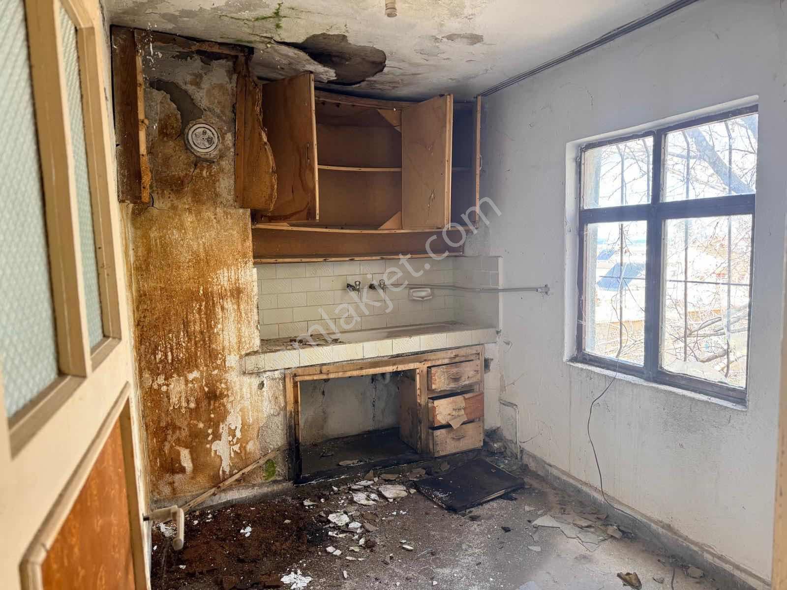 Çal Süller'de Cadde Üzeri 280m2 Arsa İçinde Müstakil Ev ! - Görsel 10