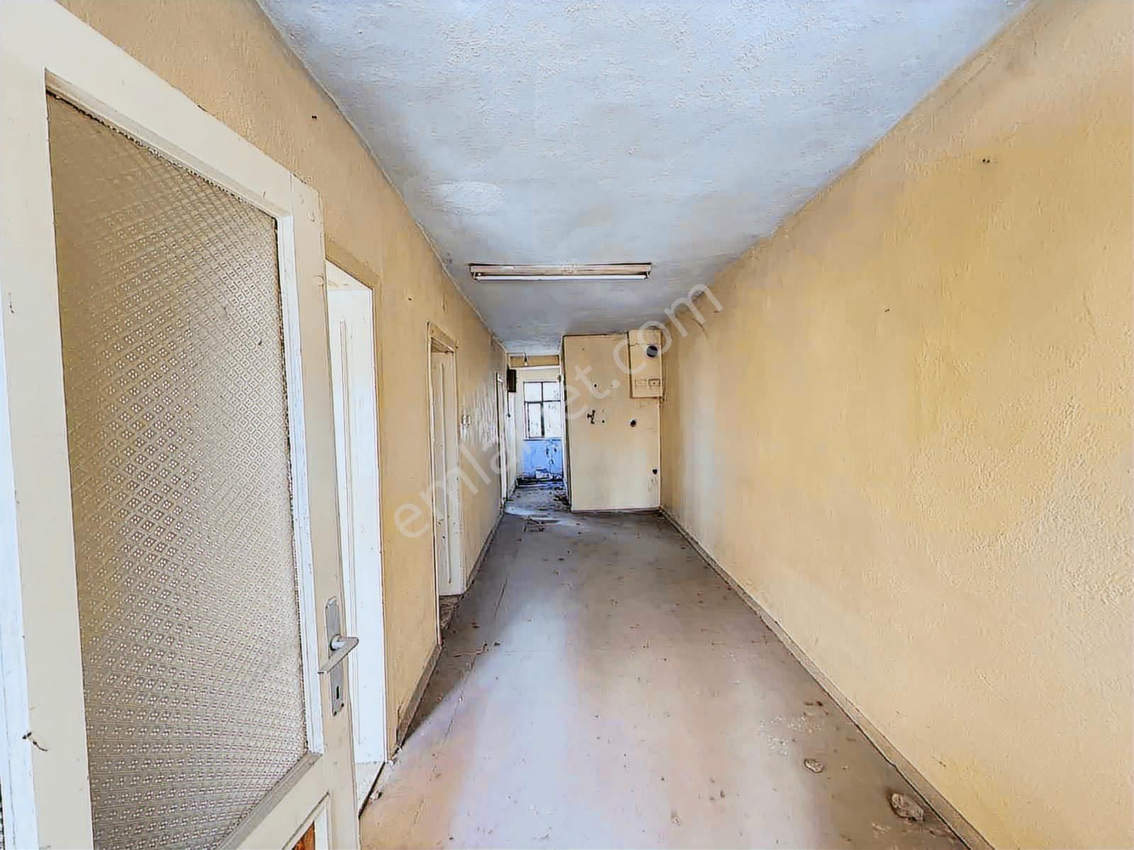 Çal Süller'de Cadde Üzeri 280m2 Arsa İçinde Müstakil Ev ! - Görsel 14
