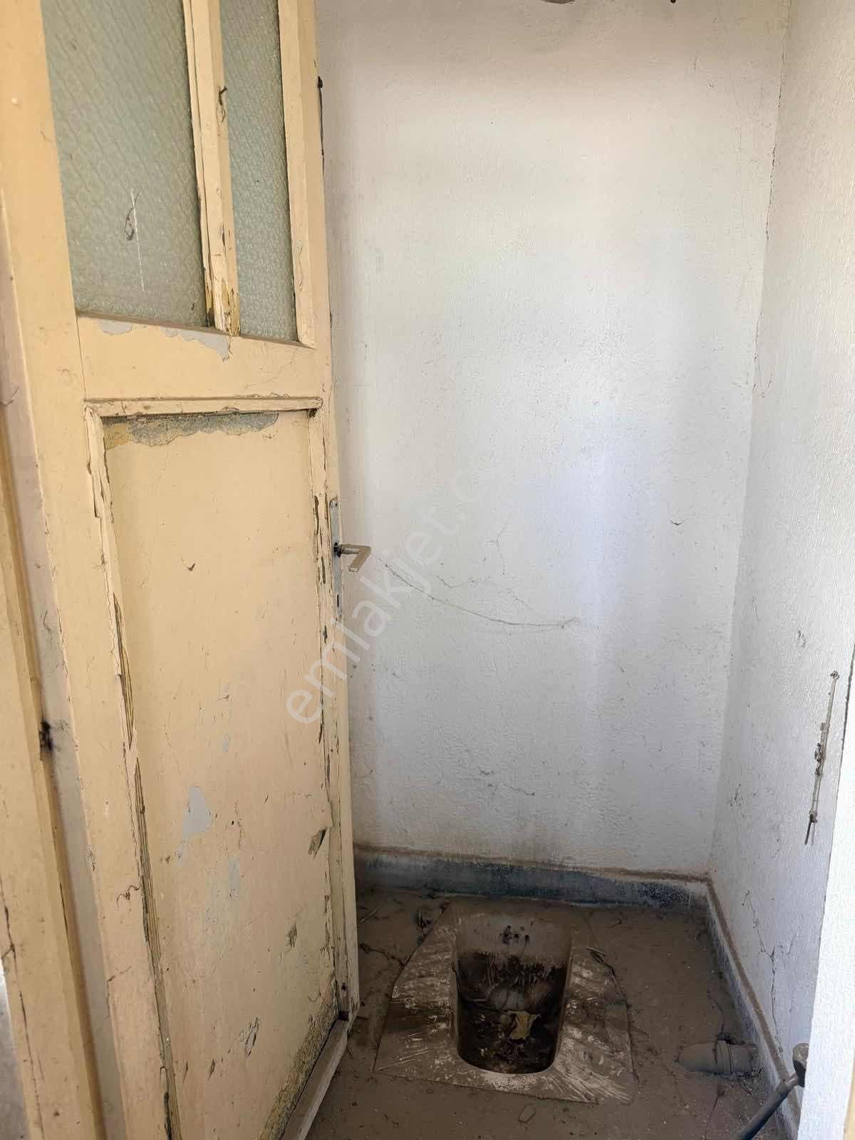 Çal Süller'de Cadde Üzeri 280m2 Arsa İçinde Müstakil Ev ! - Görsel 13