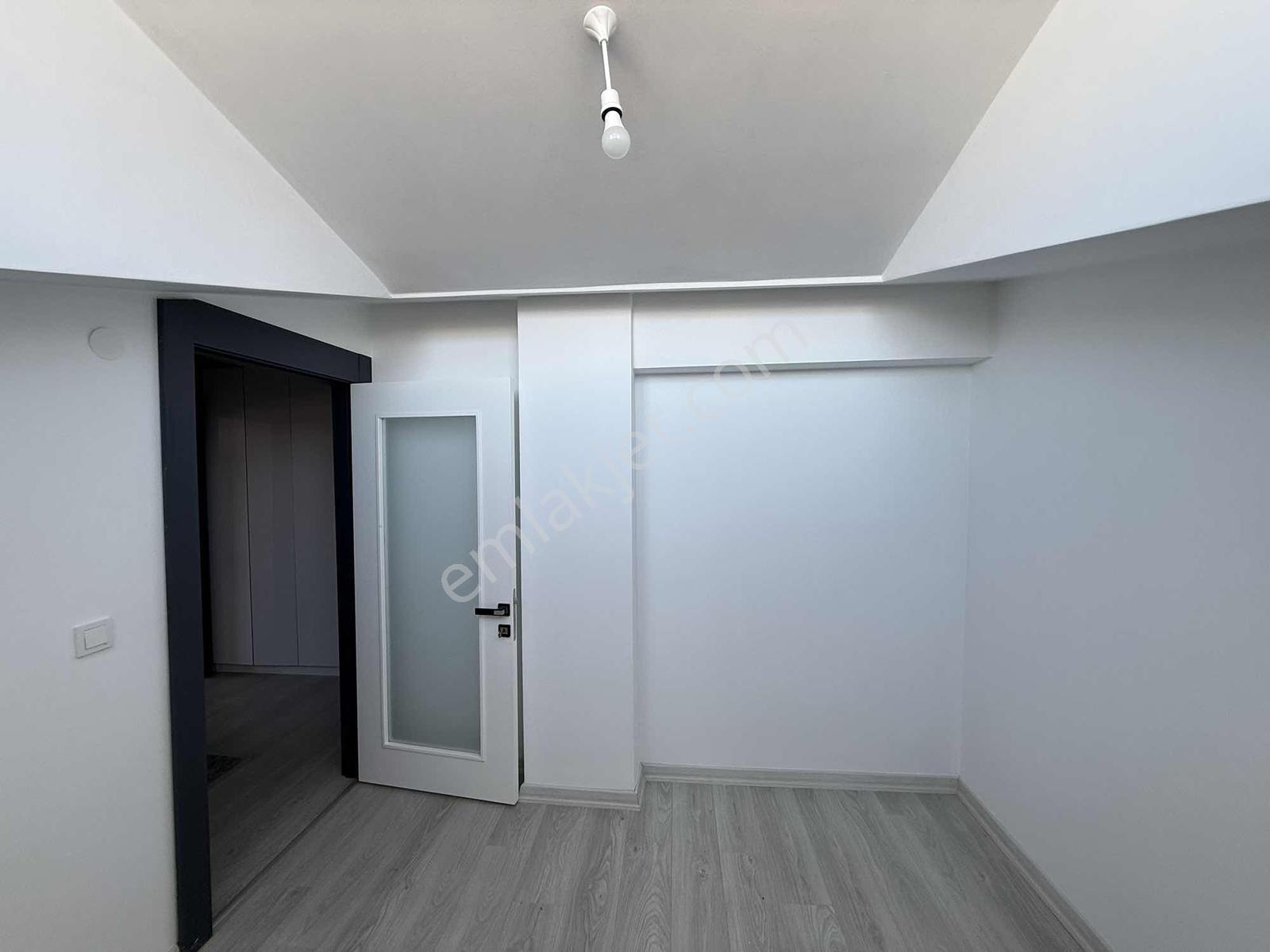 "alaçatı'dan" İncek Bulvar'da Ön Cephe Fiberli 3+1 Kiralık Daire - Görsel 2