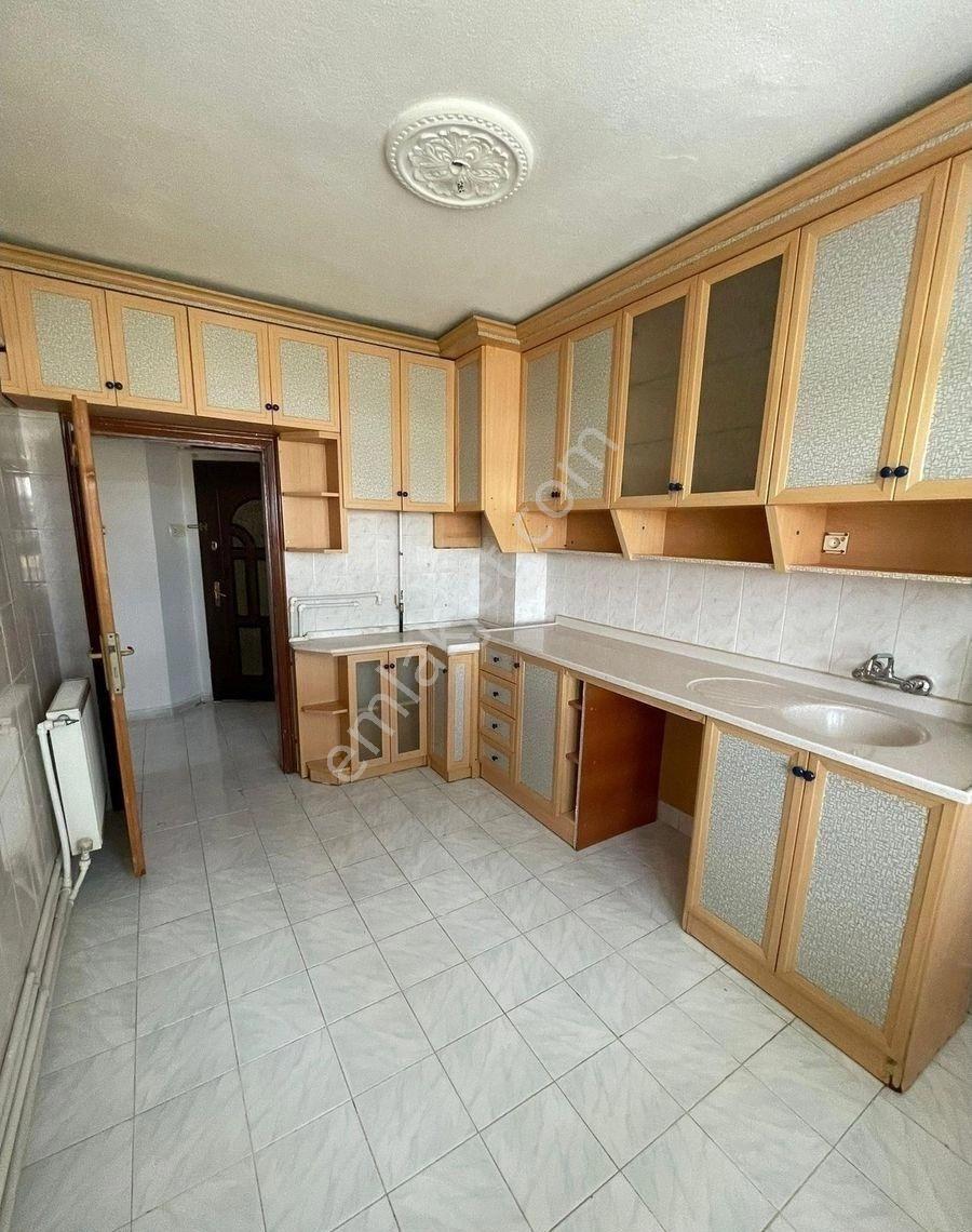 İmir Emlak'tan 3+1 135m2 2.kat Asansörlü Daire