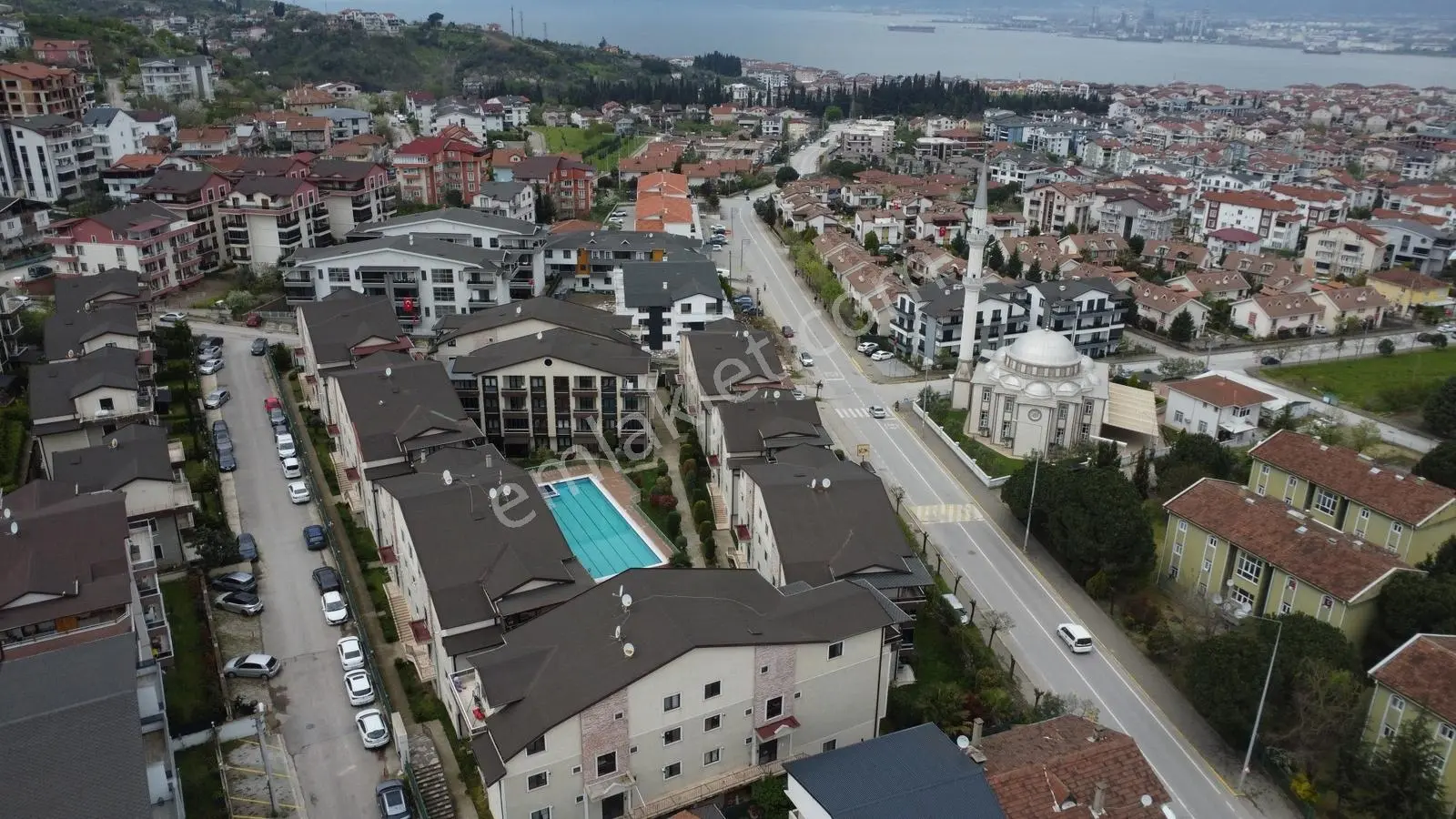 Havuzlu Sitede Çatı Dubleks 3+1 Satılık Daire