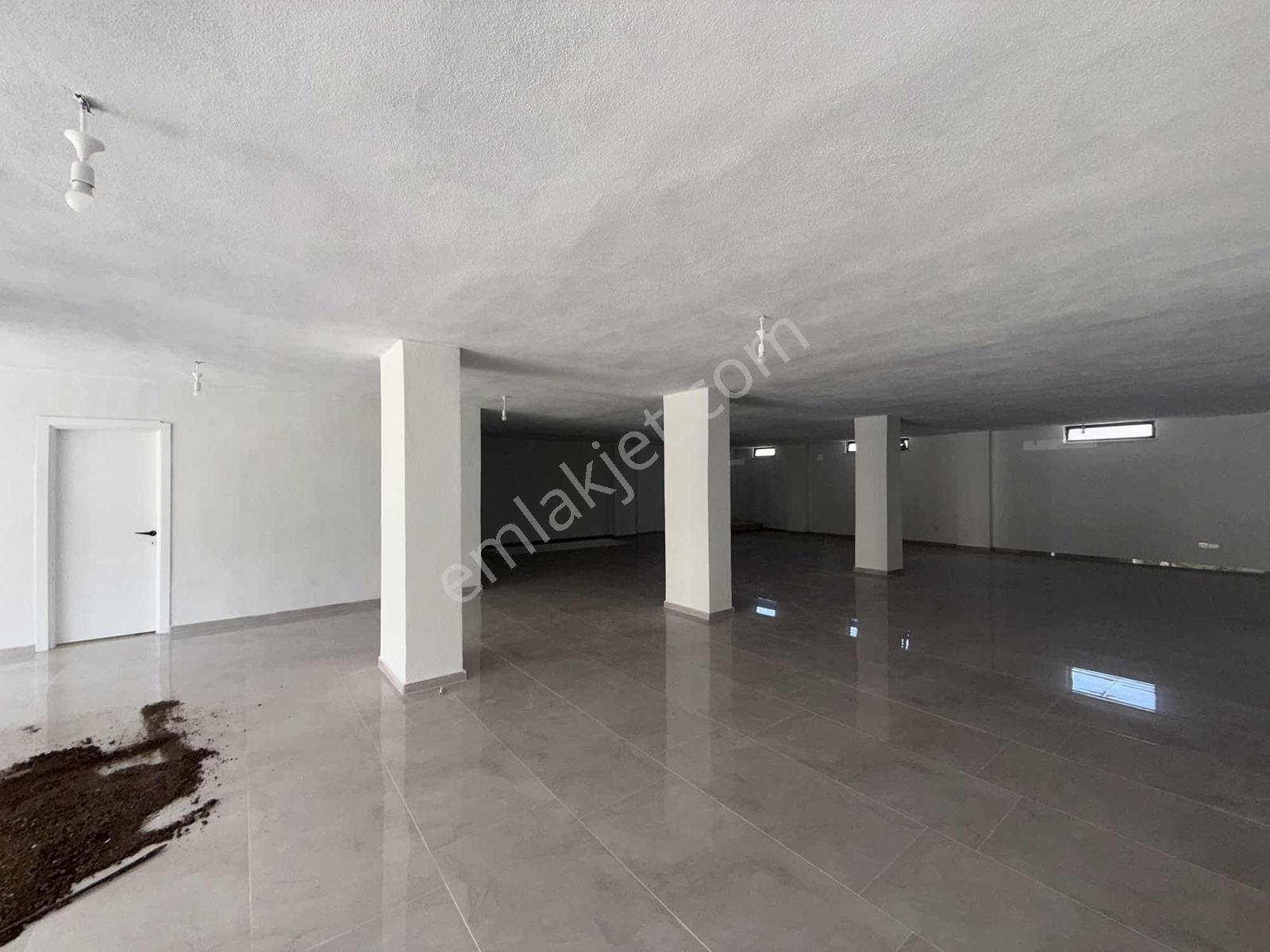 Tarcanlardan Yavuz Sultan Selim De 800 Metre Kare Kiralık Dükkan - Görsel 11