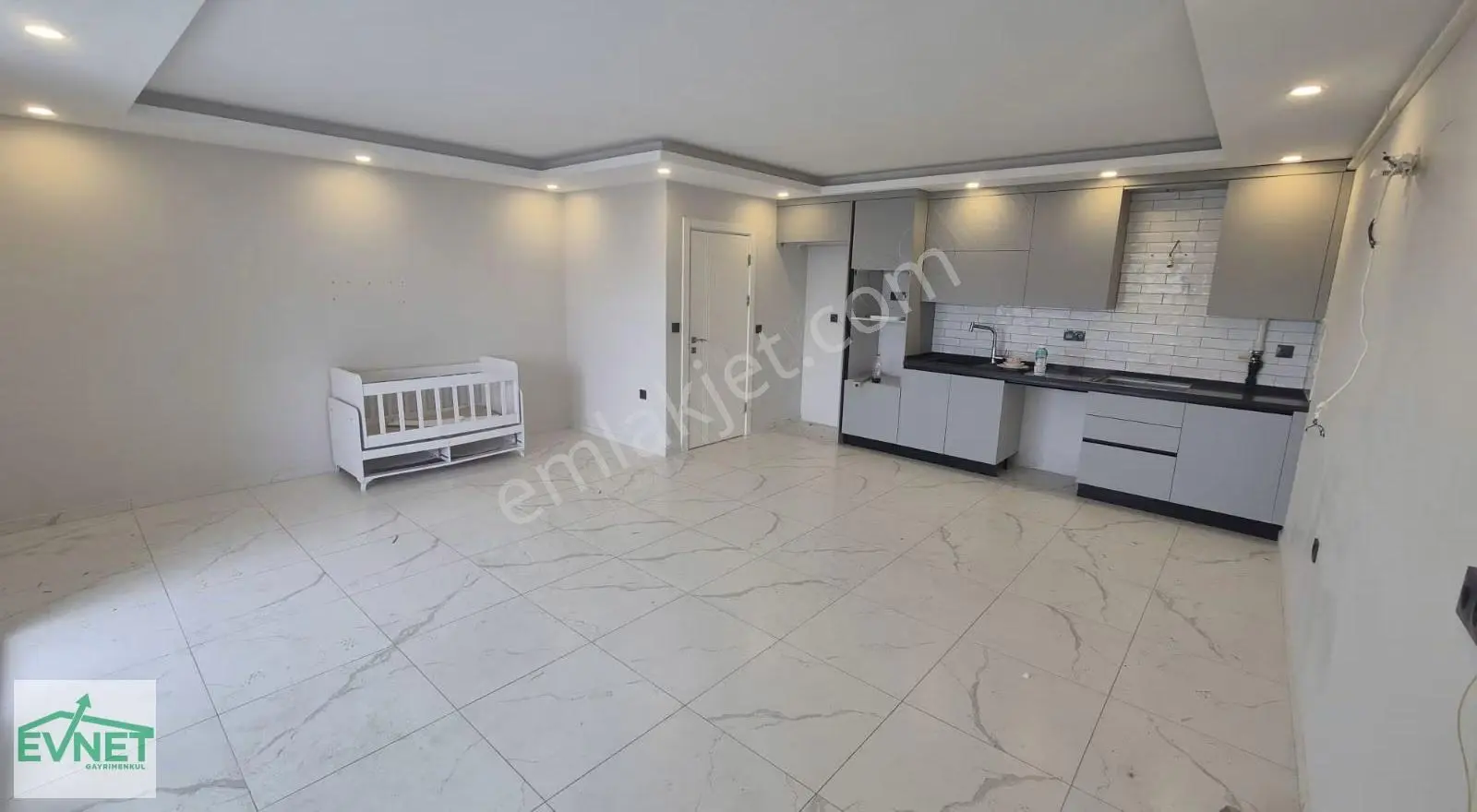 Havuzlu Site İcerisinde 2+1 Lüks Doğalgazlı Satılık Daire