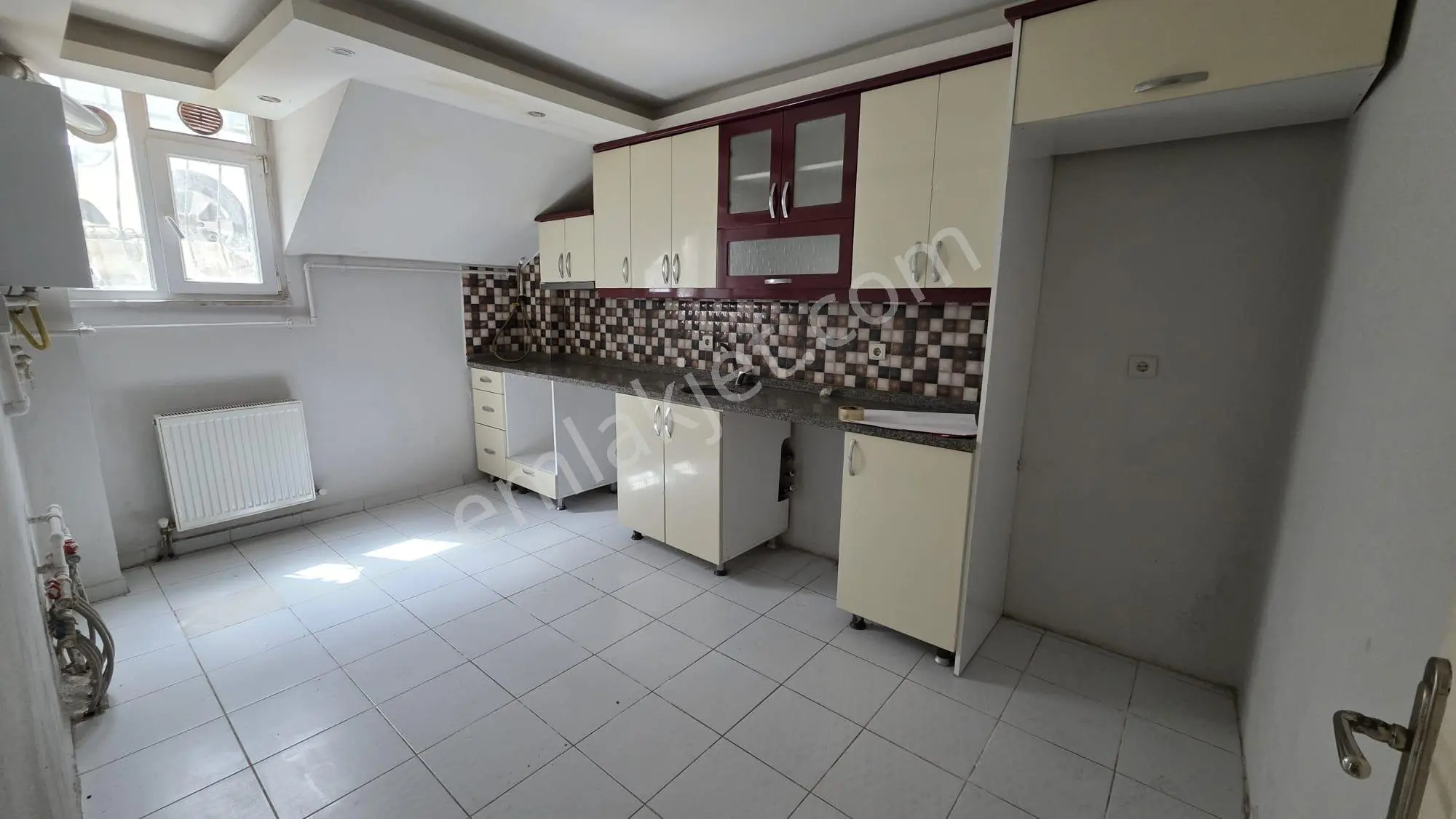 Esenyurt Süleymaniye Mah. Kelepir 2+1 Boş Giriş Kat Altı Daire