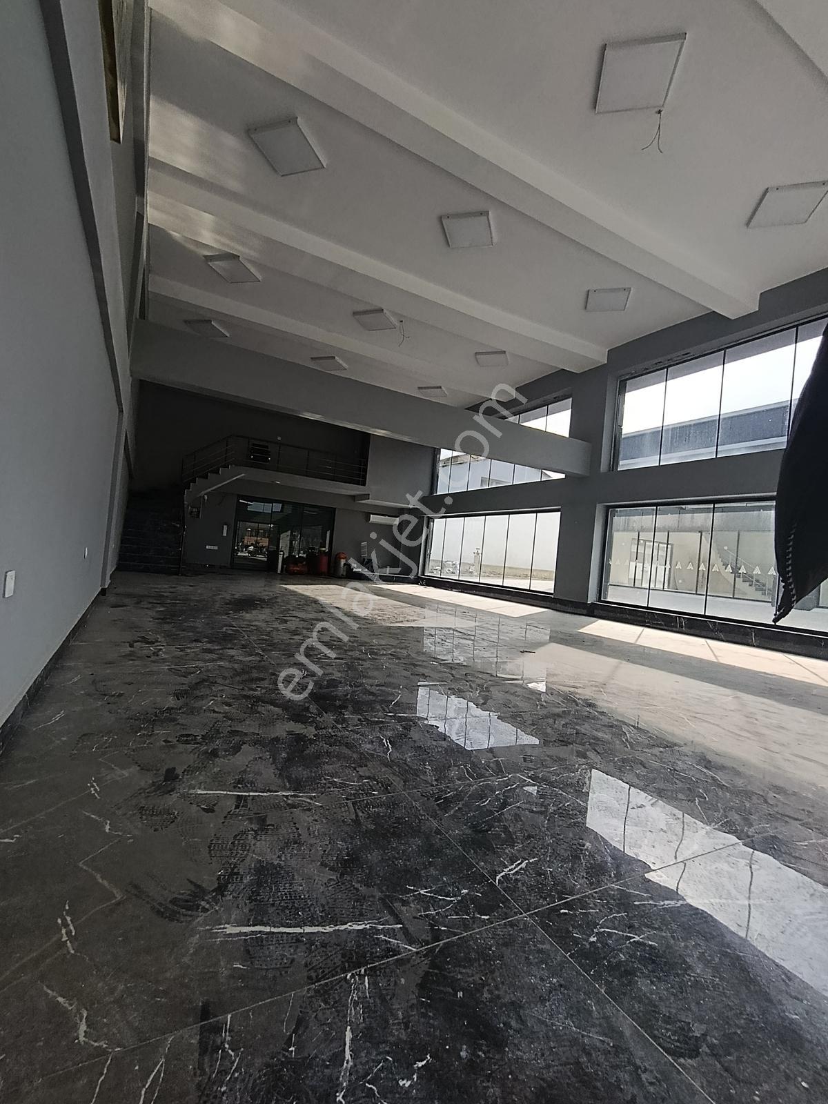 Tire Oto Plaza'da Köşe Konumda Kiralık İşyeri - Görsel 5