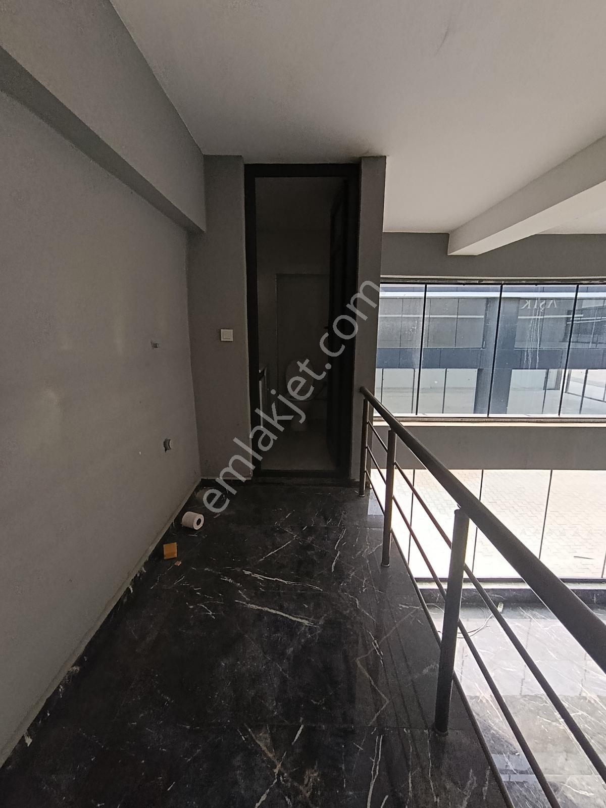 Tire Oto Plaza'da Köşe Konumda Kiralık İşyeri - Görsel 8