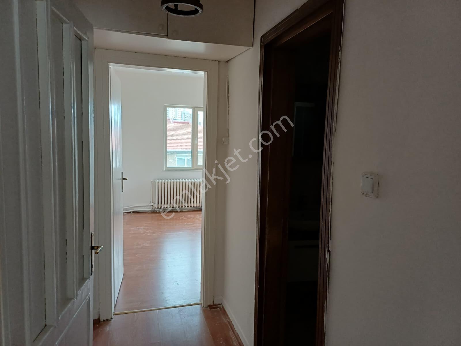 Aşağı Ayrancı Platin Sokakta Kombili Otoparklı Katta Manzaralı 3+1 Kiralık Daire Eids Onaylı - Görsel 24