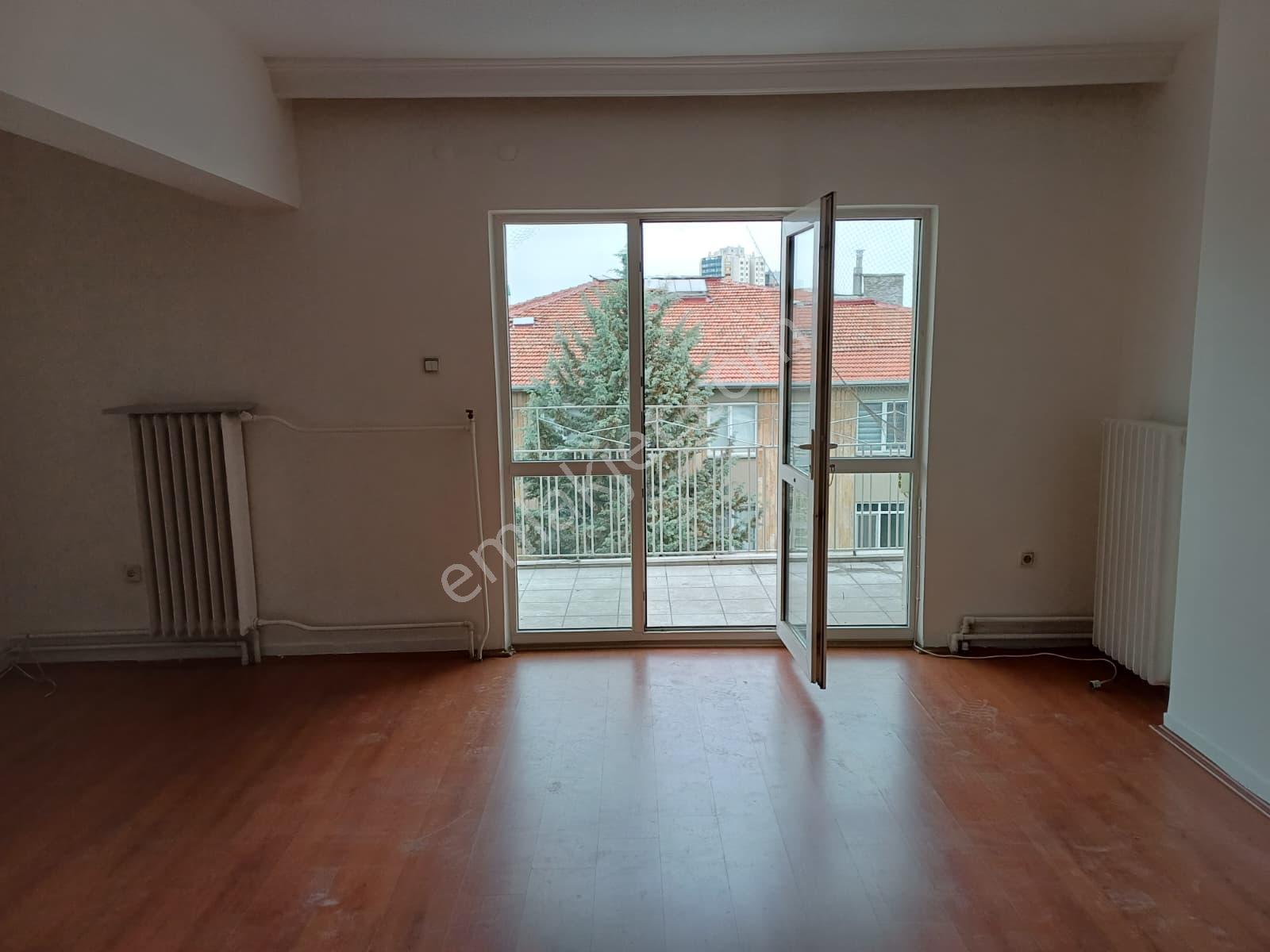 Aşağı Ayrancı Platin Sokakta Kombili Otoparklı Katta Manzaralı 3+1 Kiralık Daire Eids Onaylı - Görsel 6