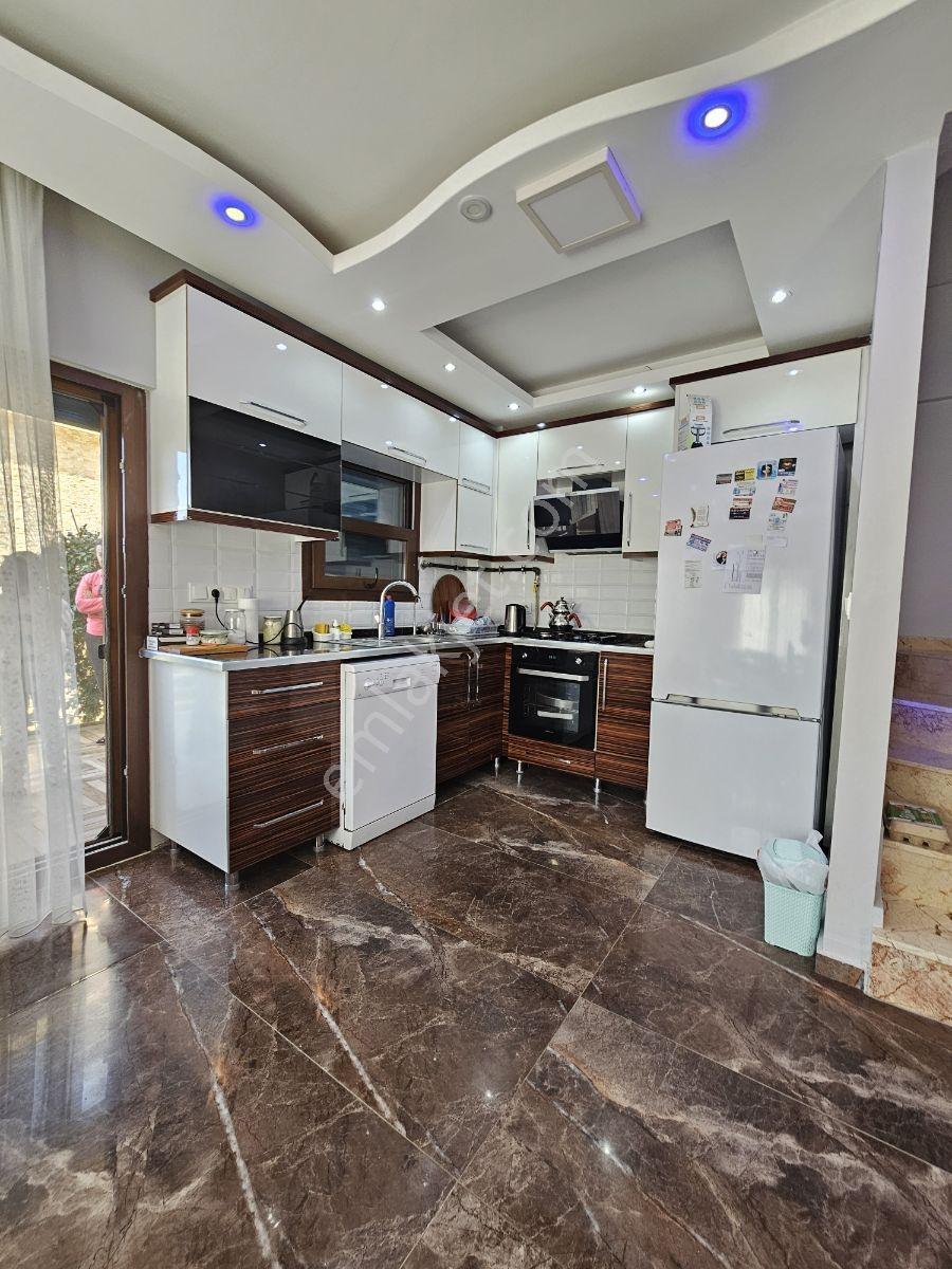 Yeni Foçada Deniz Manzaralı, Teraslı 3+1 Eşyalı Satılık Villa - Görsel 10