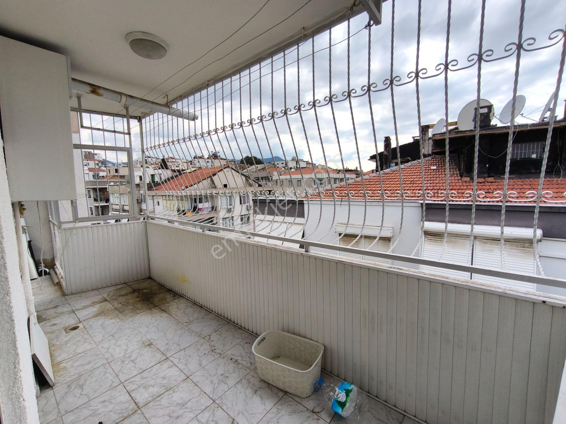 Konak Güzelyalı Merkezi Konumda 3+1 Doğalgaz Balkon Kapalı Mutfak Satılık Daire - Görsel 19