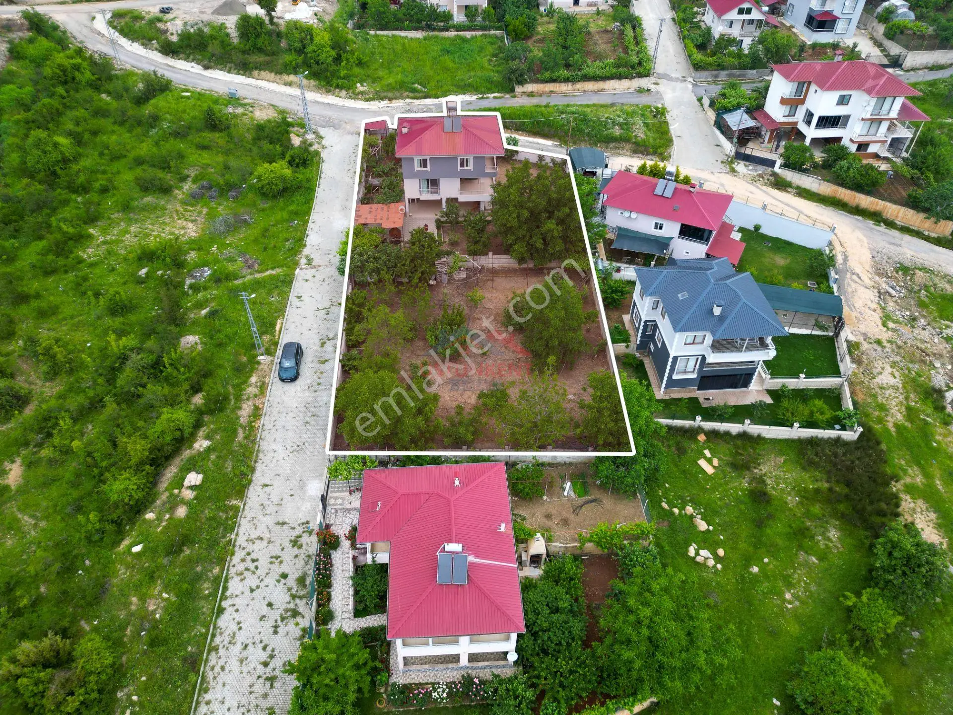 Üstünkent'ten Fındıkpınarı Satılık Tripleks Villa Ve İmarlı Arsa