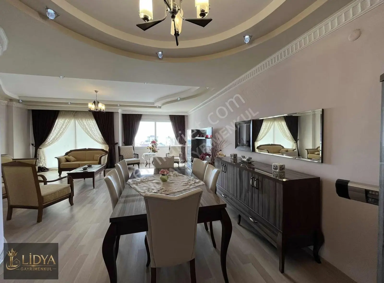 Yukarı Alata'da 240 M2 Satılık 4+1 Daire