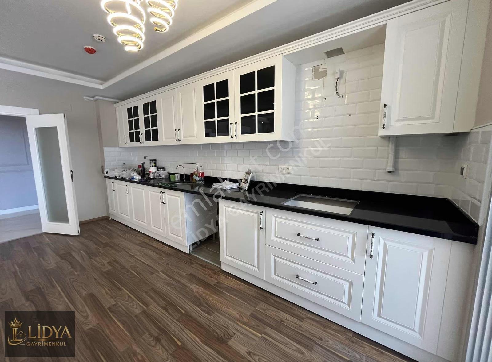 Akdeniz Mah Satılık Ultra Lux 210m2 4+1 A.mutfak - Görsel 24