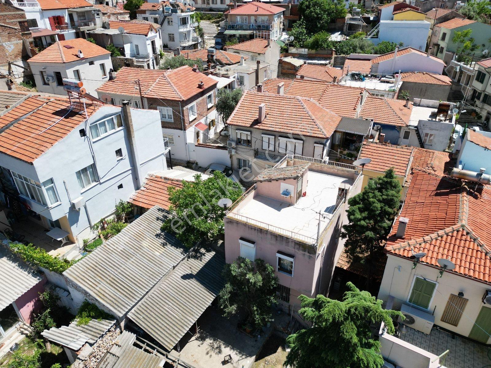 Ayvalık Merkez'de Satılık Müstakil Ev Ve Arsa - Görsel 3