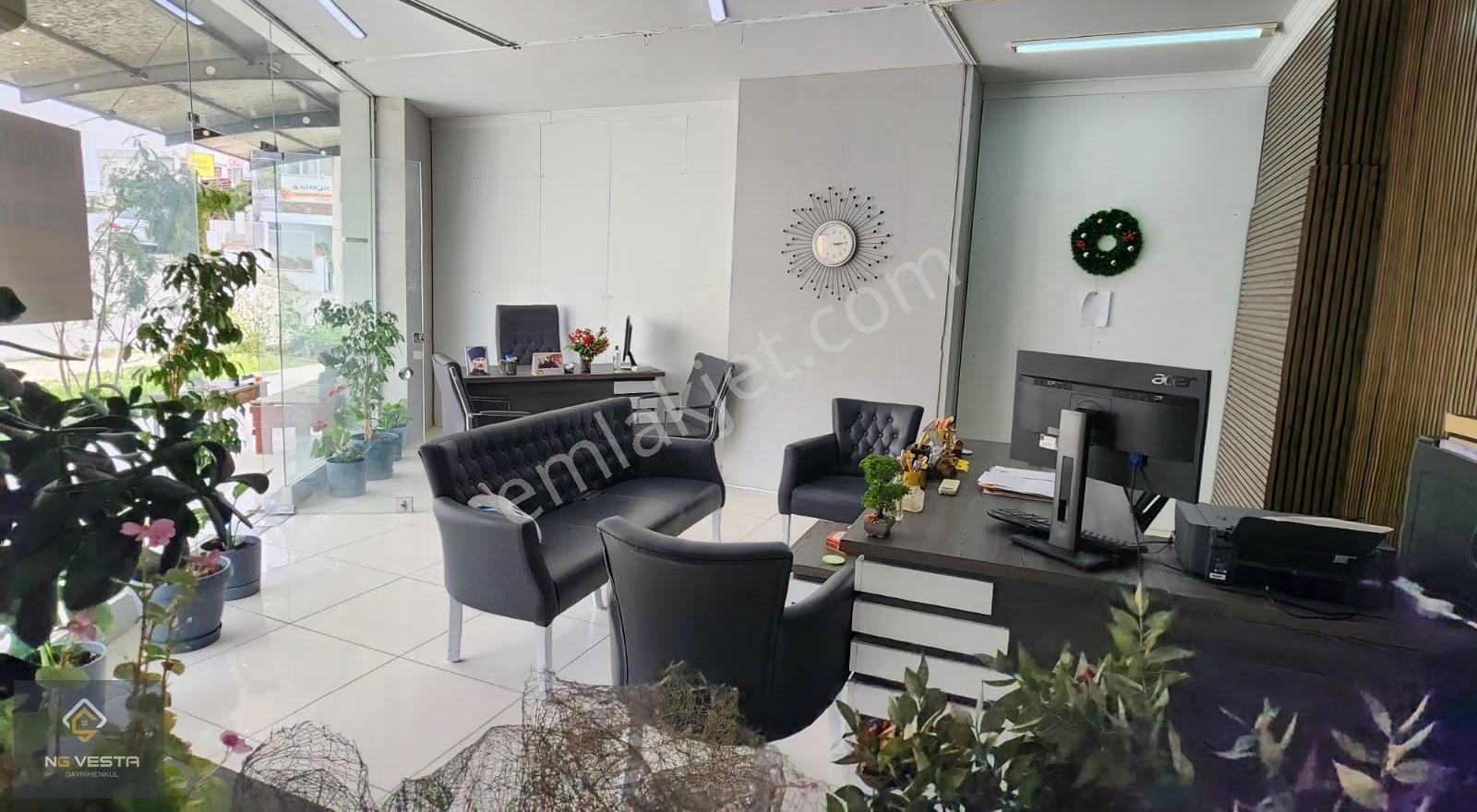 Zeytinalanı Mekezde Cadde Üstü Genış Dükkan