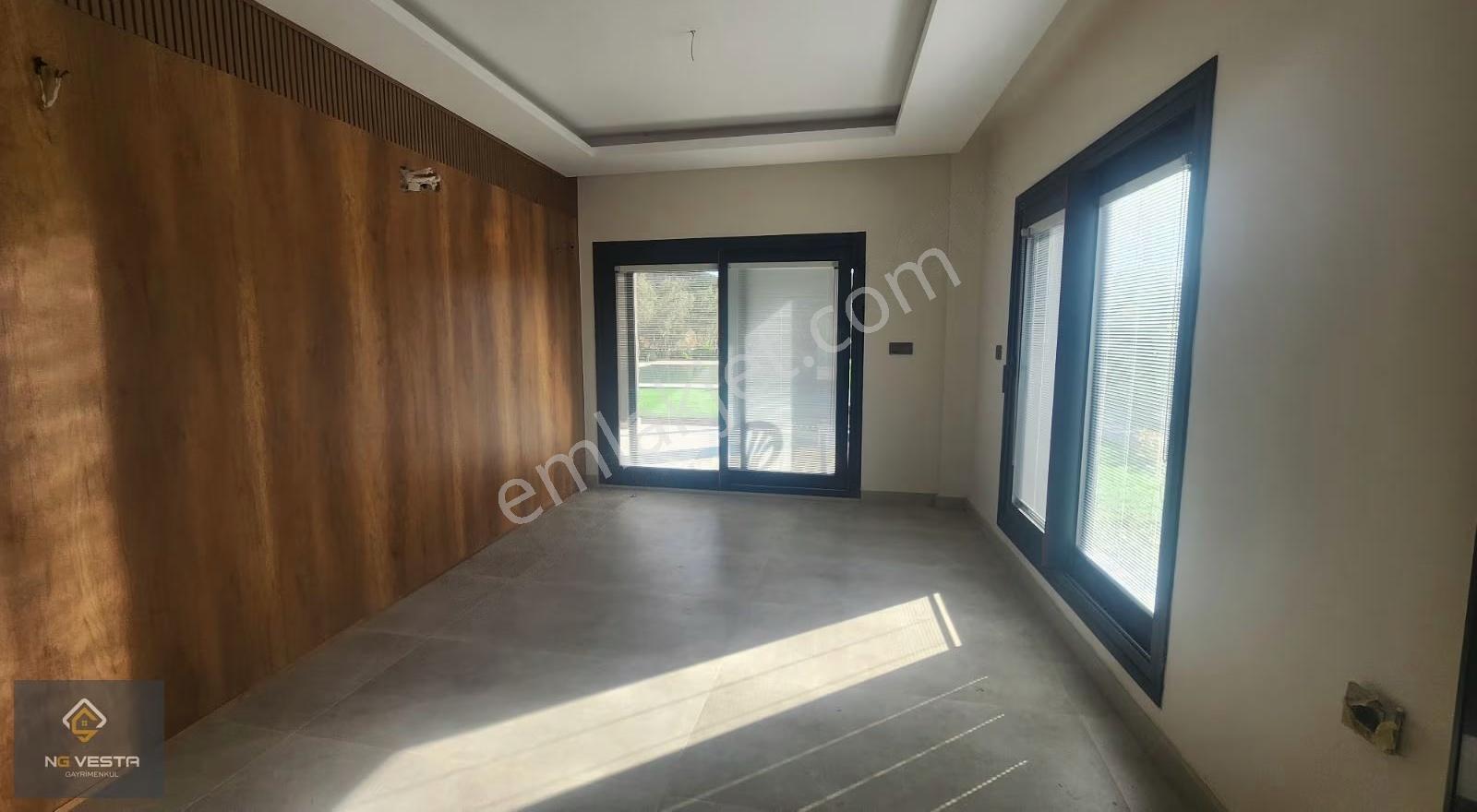 Urla Şirinkent'te 1600 M2 İçinde Havuzlu Müstakil - Görsel 11