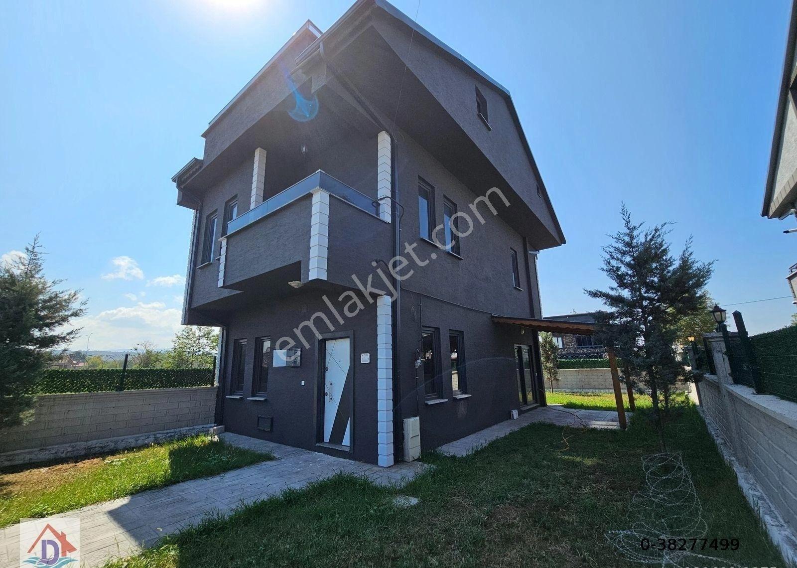 Deniz'den 210 M2 Arsa İçinde4+1 Müstakil Parsel Satılık Villa