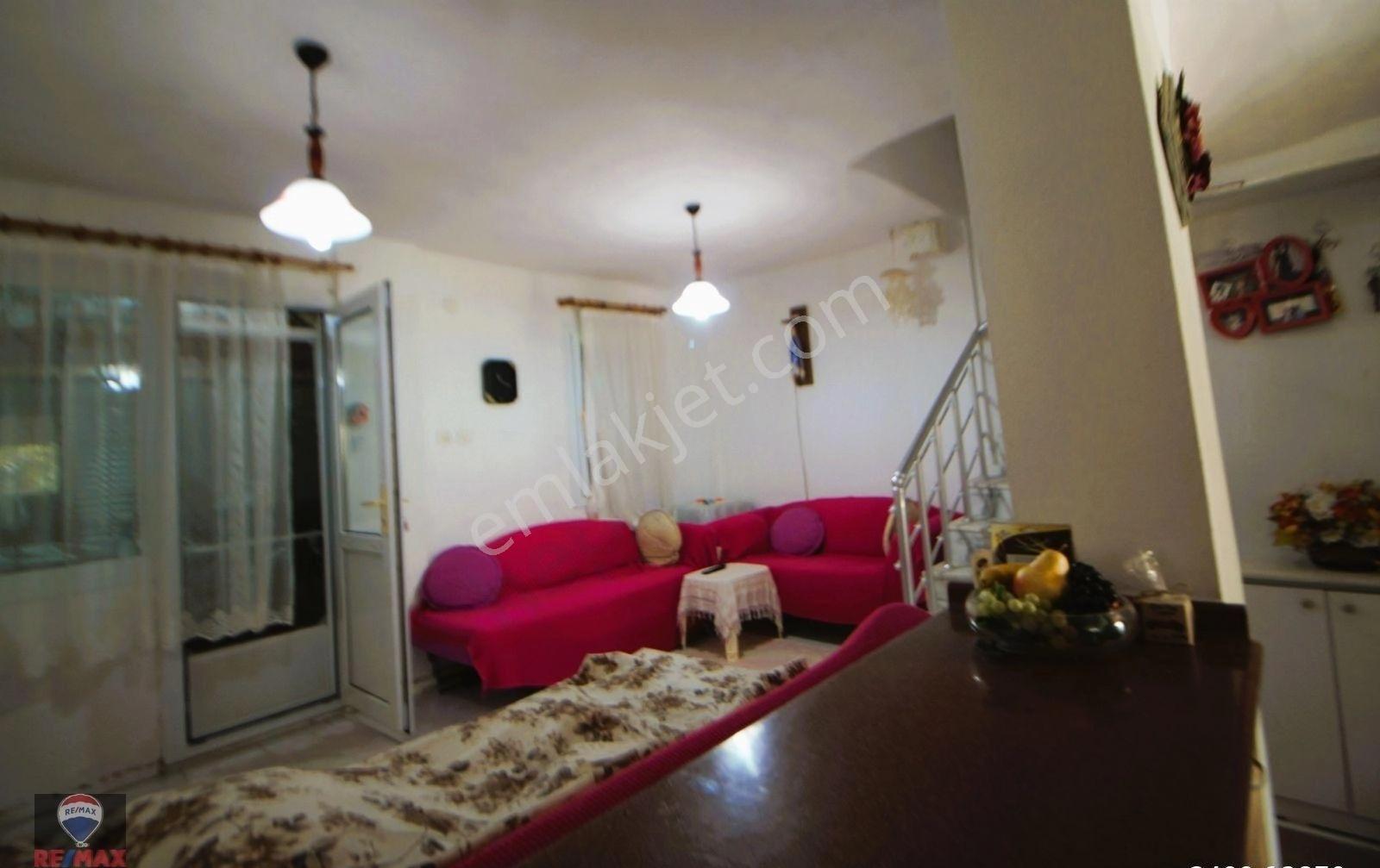Dikili Salihleraltı Seçkinler Sitesinde Eşyalı Satılık 3+1 Yazlık - Görsel 13