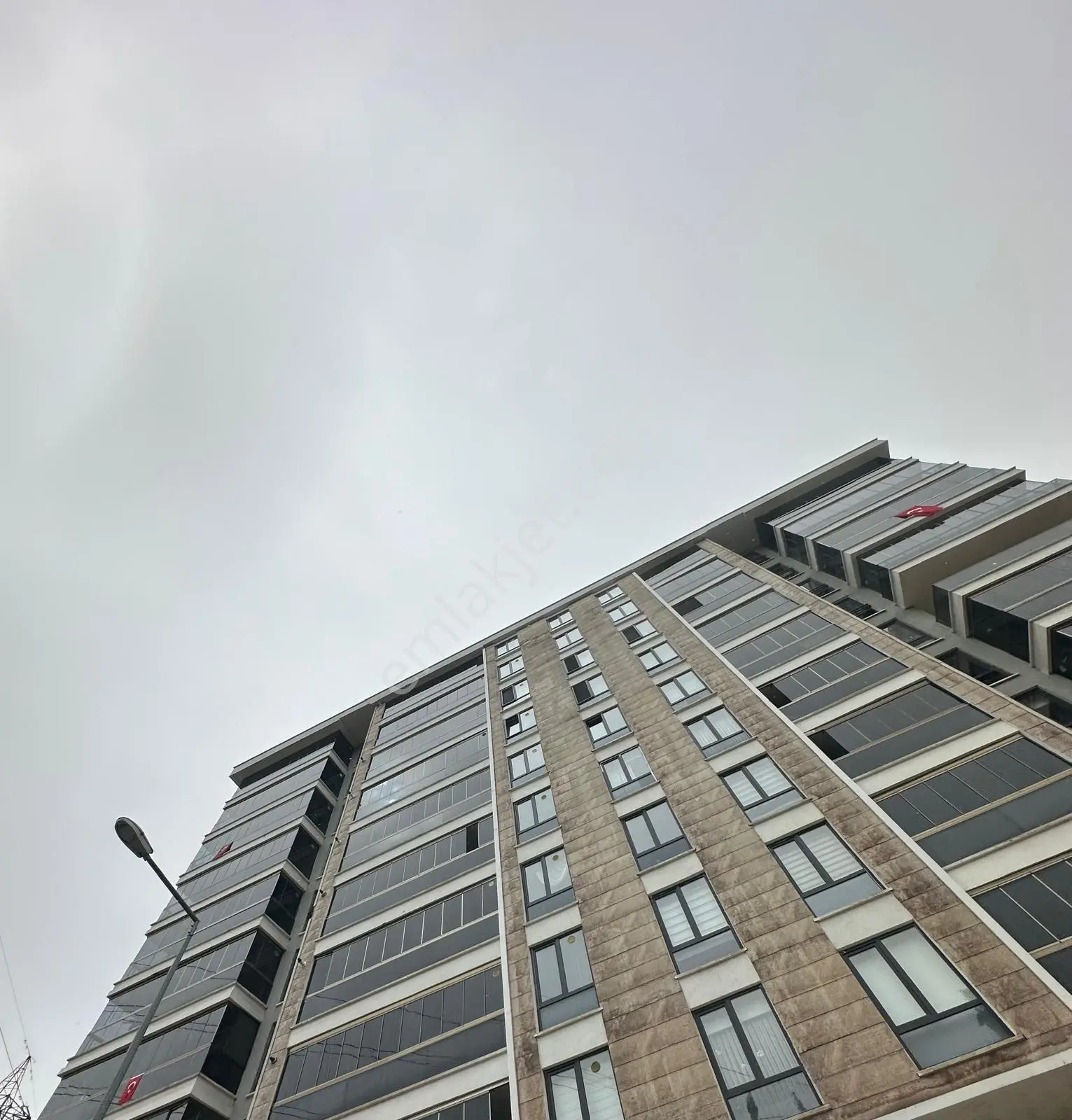 Evim-nur'dan Derebahçe Mah 3+1 2 Geniş Balkonlu Otoparklı Caddeye Cephe Mükemmel Konumda Daire