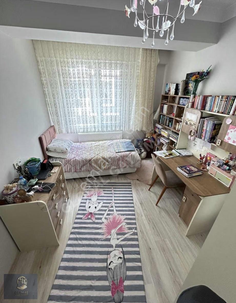 Çobançeşme Site İçi 3+1 Çok Geniş 150m2arakat Ayrı Wc - Görsel 2