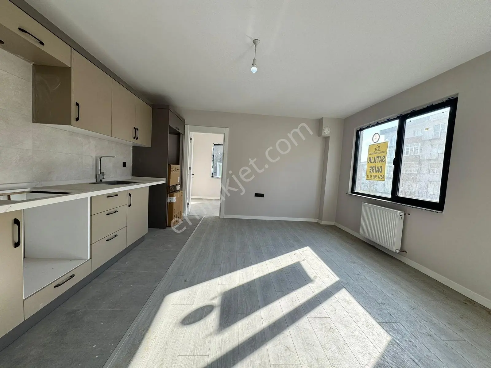 Cadde Üzeri Kiralık Daire 2+1 Sıfır Ara Katta - Görsel 2