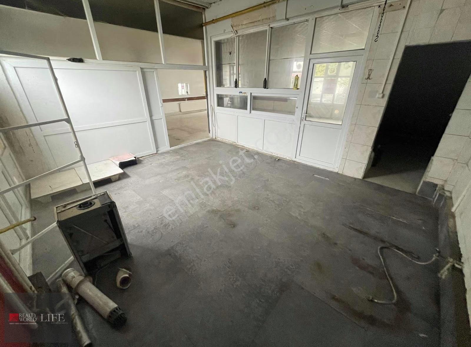 Rw Lıfe // Emko Sanayi Sitesinde Geniş Kiralık Dükkan - Görsel 27