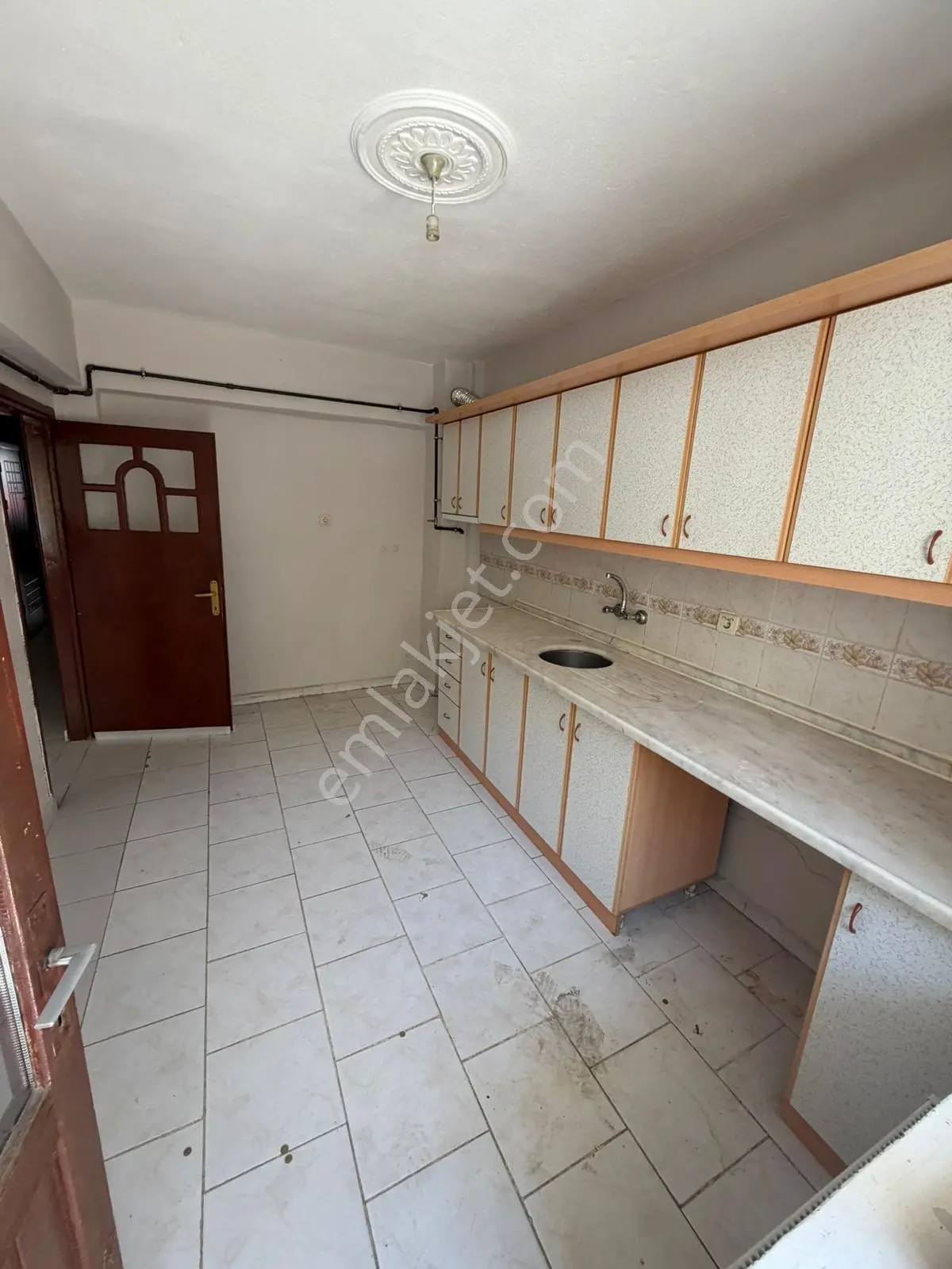 Gaffar Okkan Caddesi Üzerinde Balkonlu 2+1 Kiralık Daire
