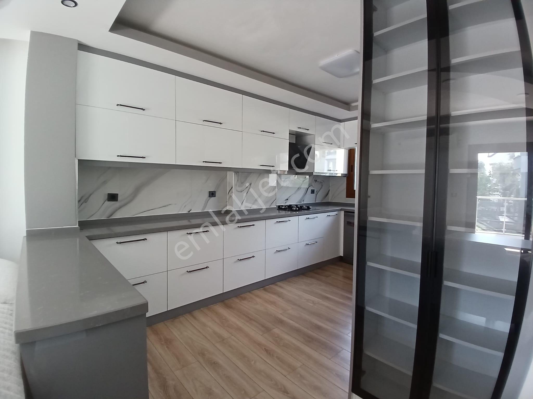 Site İçi Tam Müstakil Geniş Bahçeli 3+1 Yıllık Kiralık Villa - Görsel 8